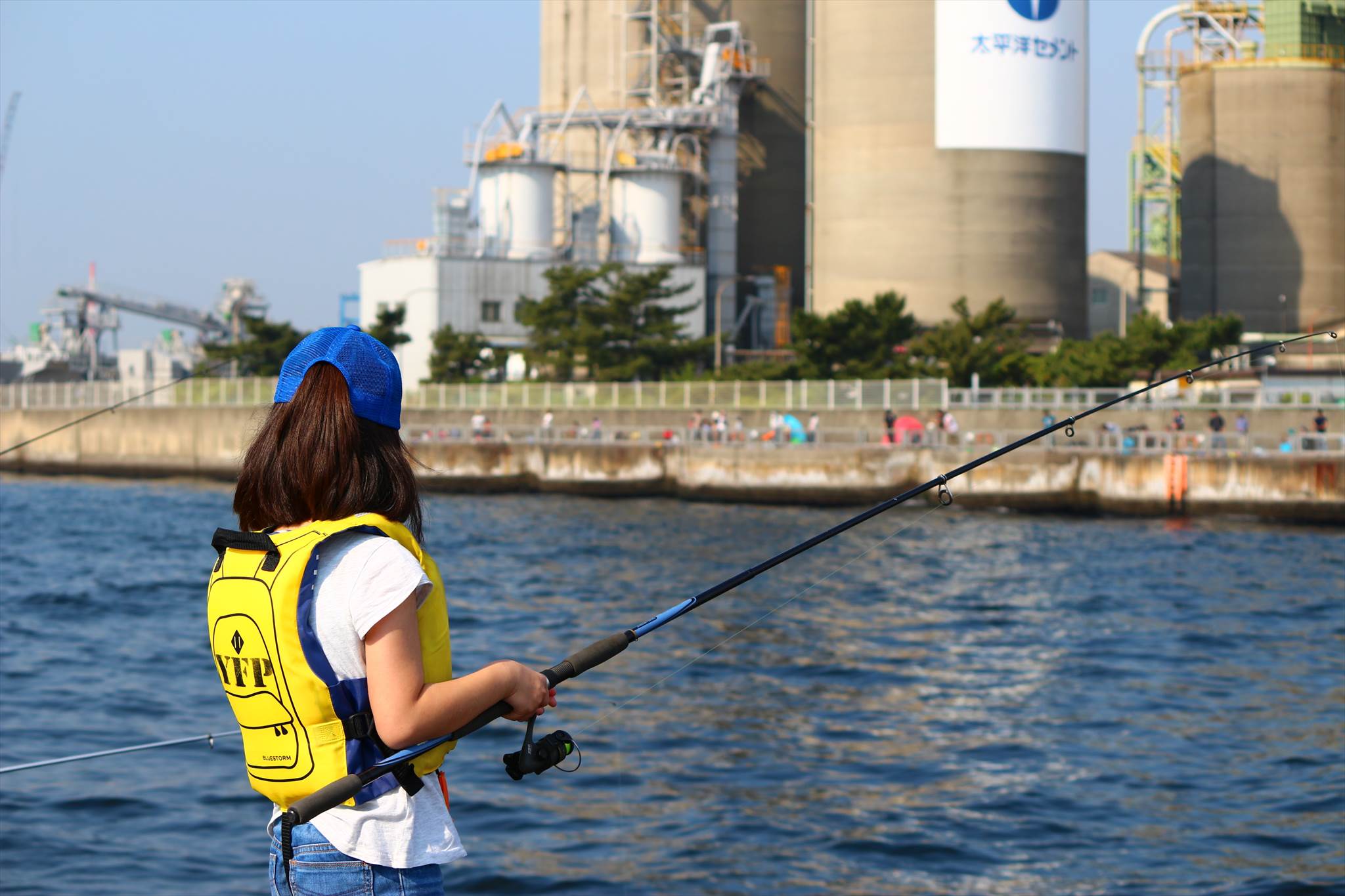 これで釣り座確保できる！夏休み・週末大混雑の本牧海釣り施設 釣り行こっ！
