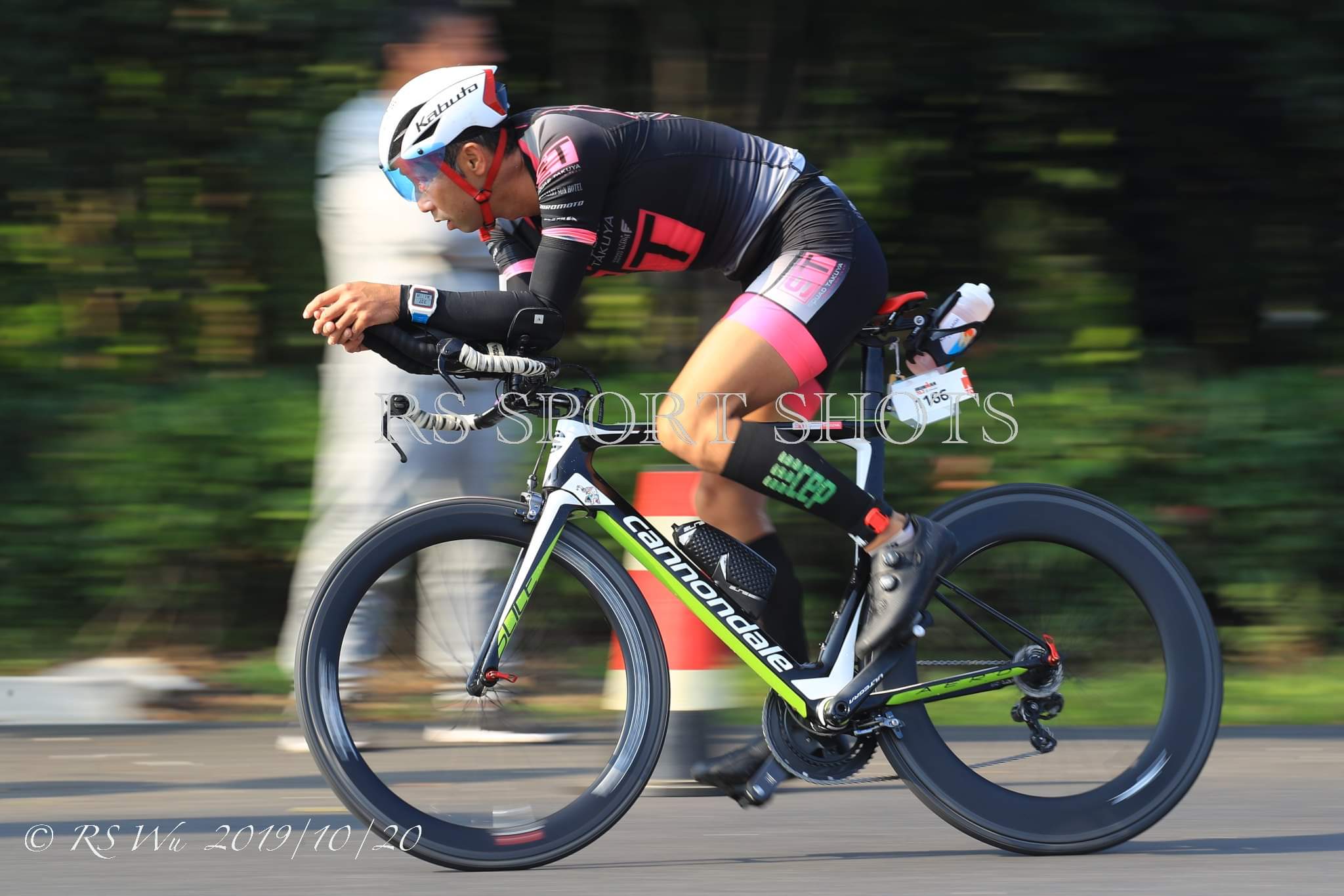 東京オリンピックの表彰式衣装をデザインしたデザイナーが 仲のいい後輩である件 トライアスリート屋根屋 四代目屋根誠 竹内のブログ